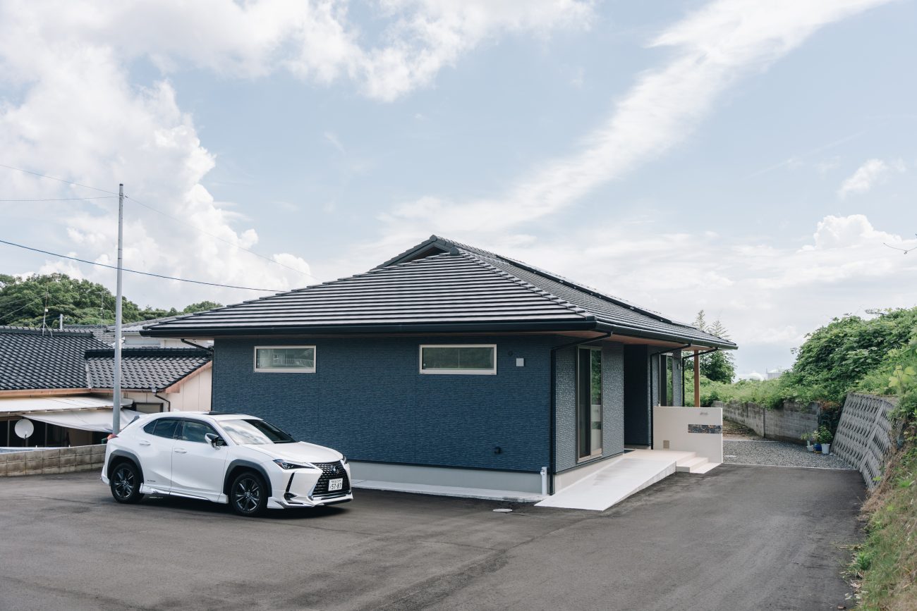  4/18(土)～4/19(日) 【お客様邸完成見学会 in 鹿屋市郷之原町】～重厚感のある寄棟に、チタンブルーが映える住まい～