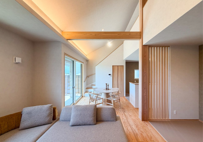 家族それぞれが自由な時間を過ごせるナチュラルテイストの住まい